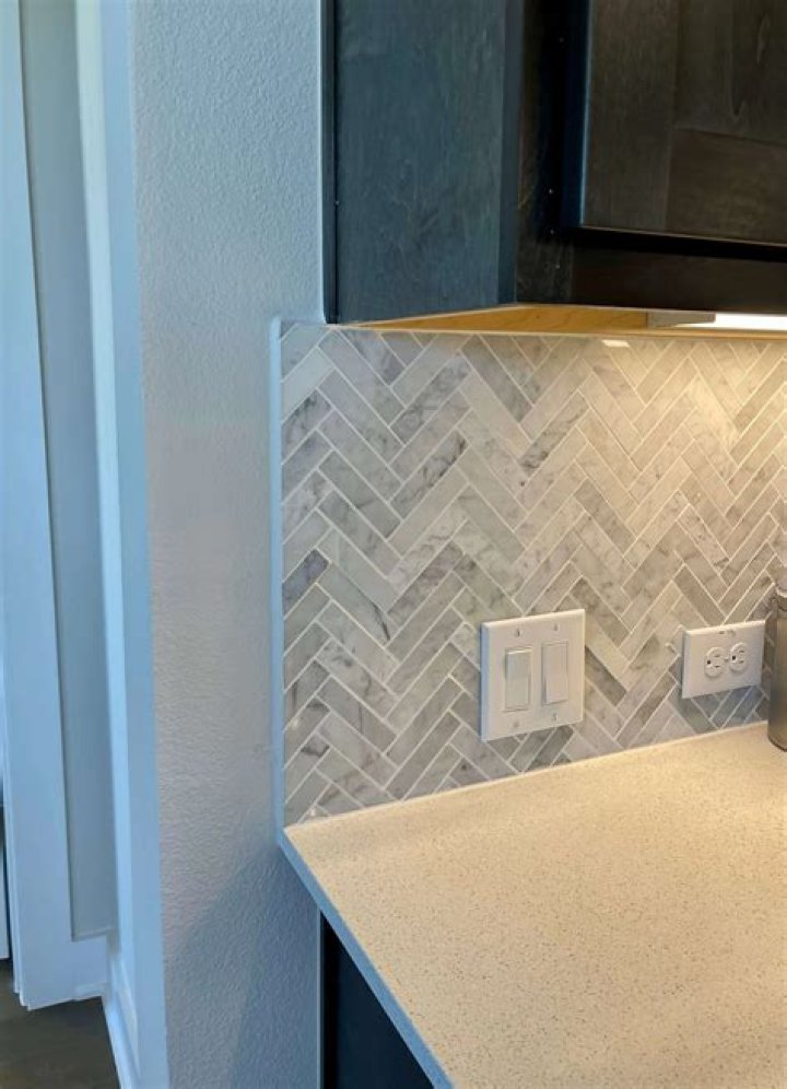 Does backsplash add value?